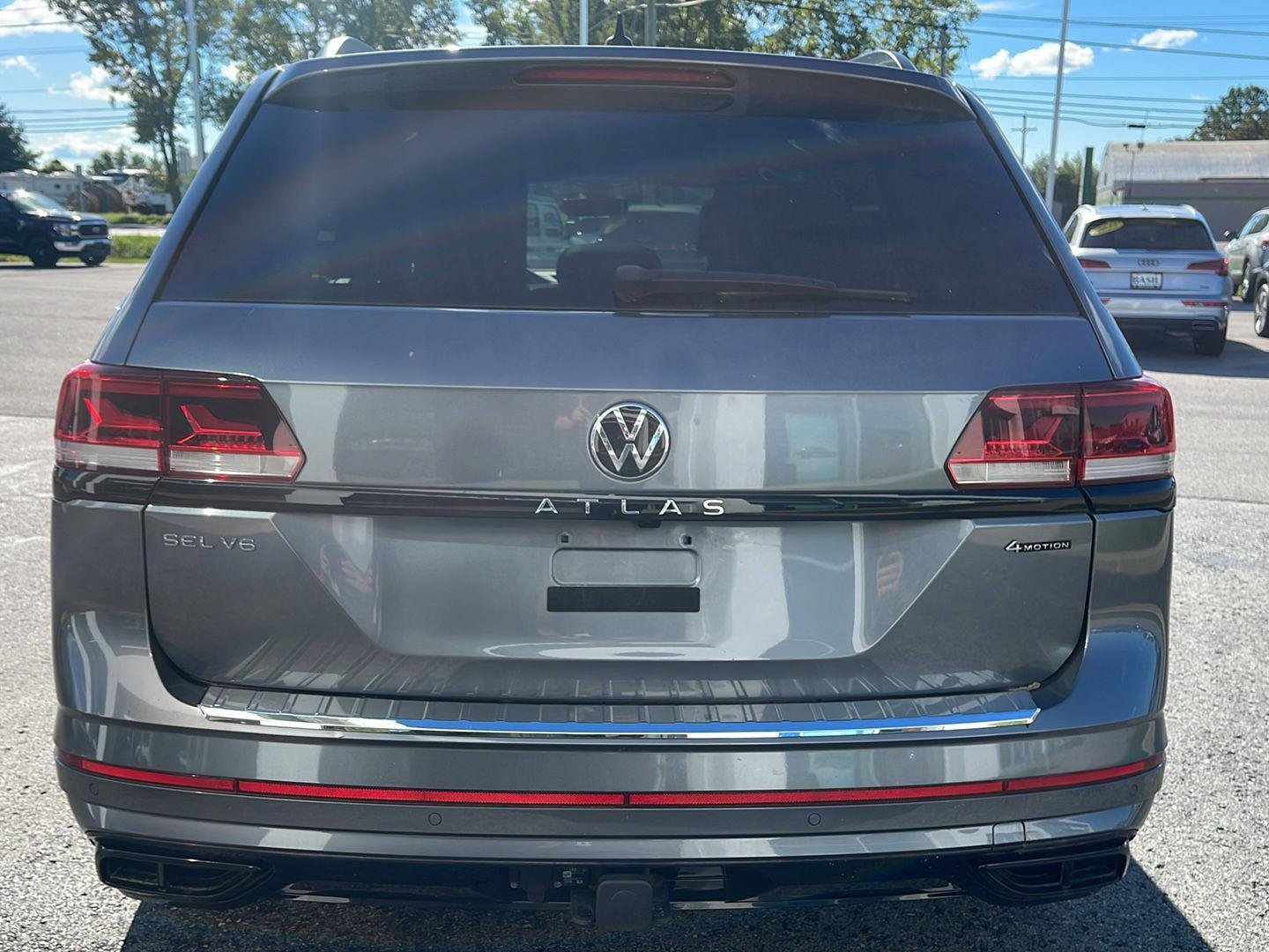 Used 2023 Platinum Gray Metallic Volkswagen 3.6L V6 SEL R-Line Black image 5