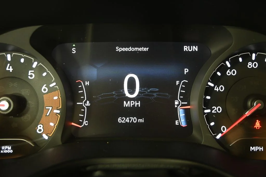 Used 2022 White Jeep Latitude image 25