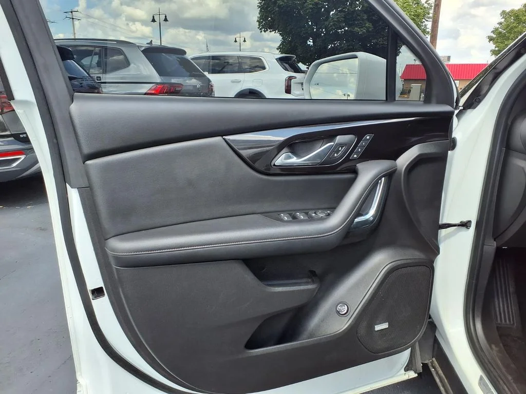 Used 2019 Summit White Chevrolet Premier image 12
