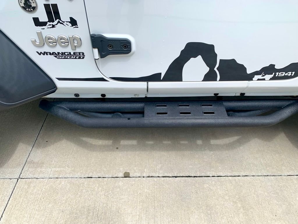 Used 2018 White Jeep Sport image 39