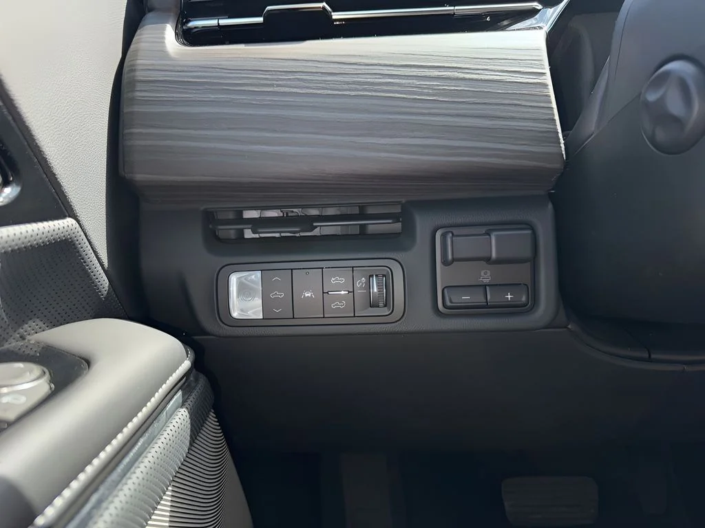 Used 2025 Gray GMC Denali image 23