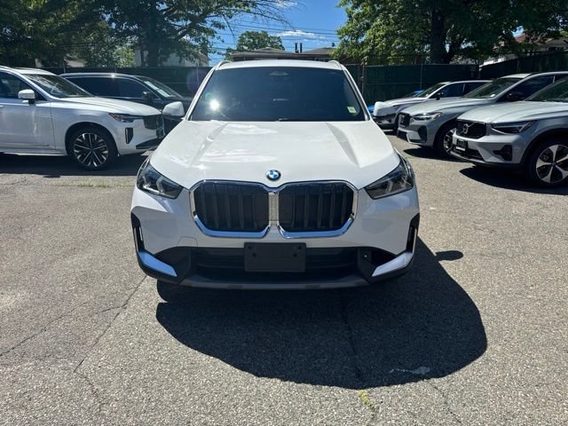 Used 2023 White BMW xDrive28i image 8