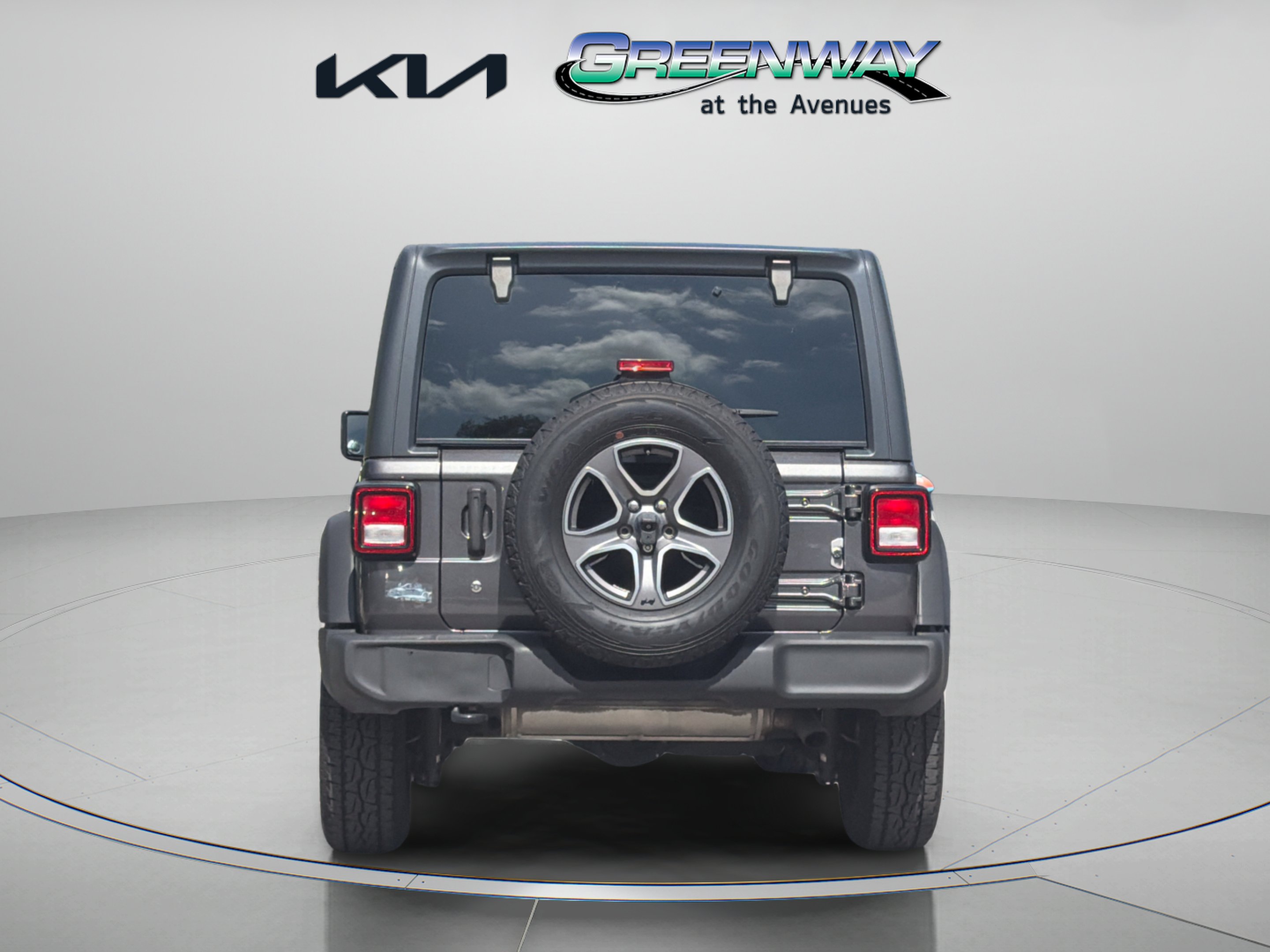Used 2018 Granite Crystal Metallic Clearcoat Jeep Sport S image 4