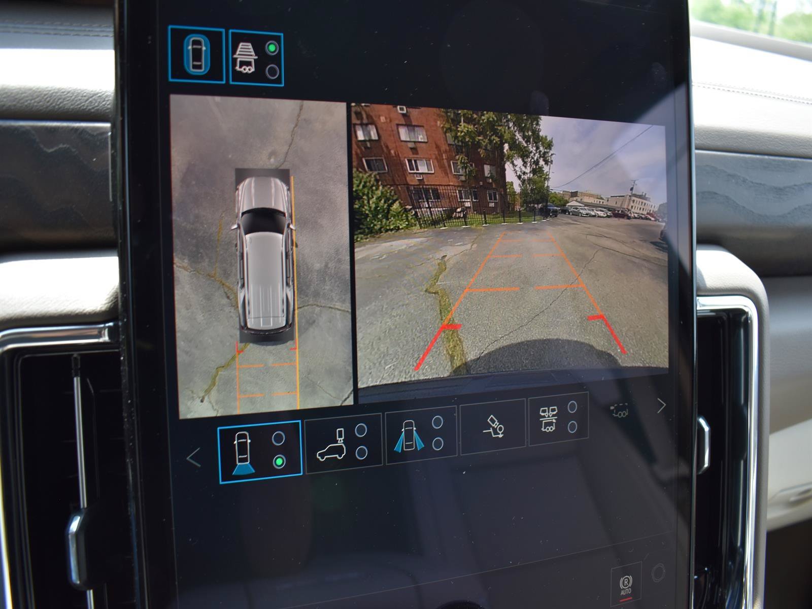 2026 GMC Yukon Denali - Photo 22