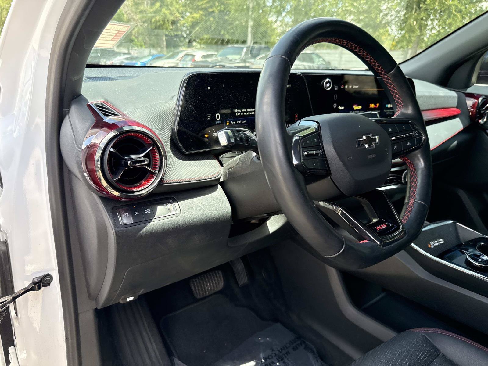 Used 2025 Iridescent Pearl Tricoat Chevrolet FWD RS image 19