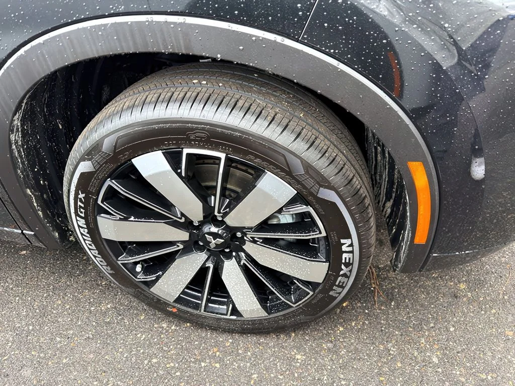 New 2026 Black Diamond Mitsubishi SEL image 9