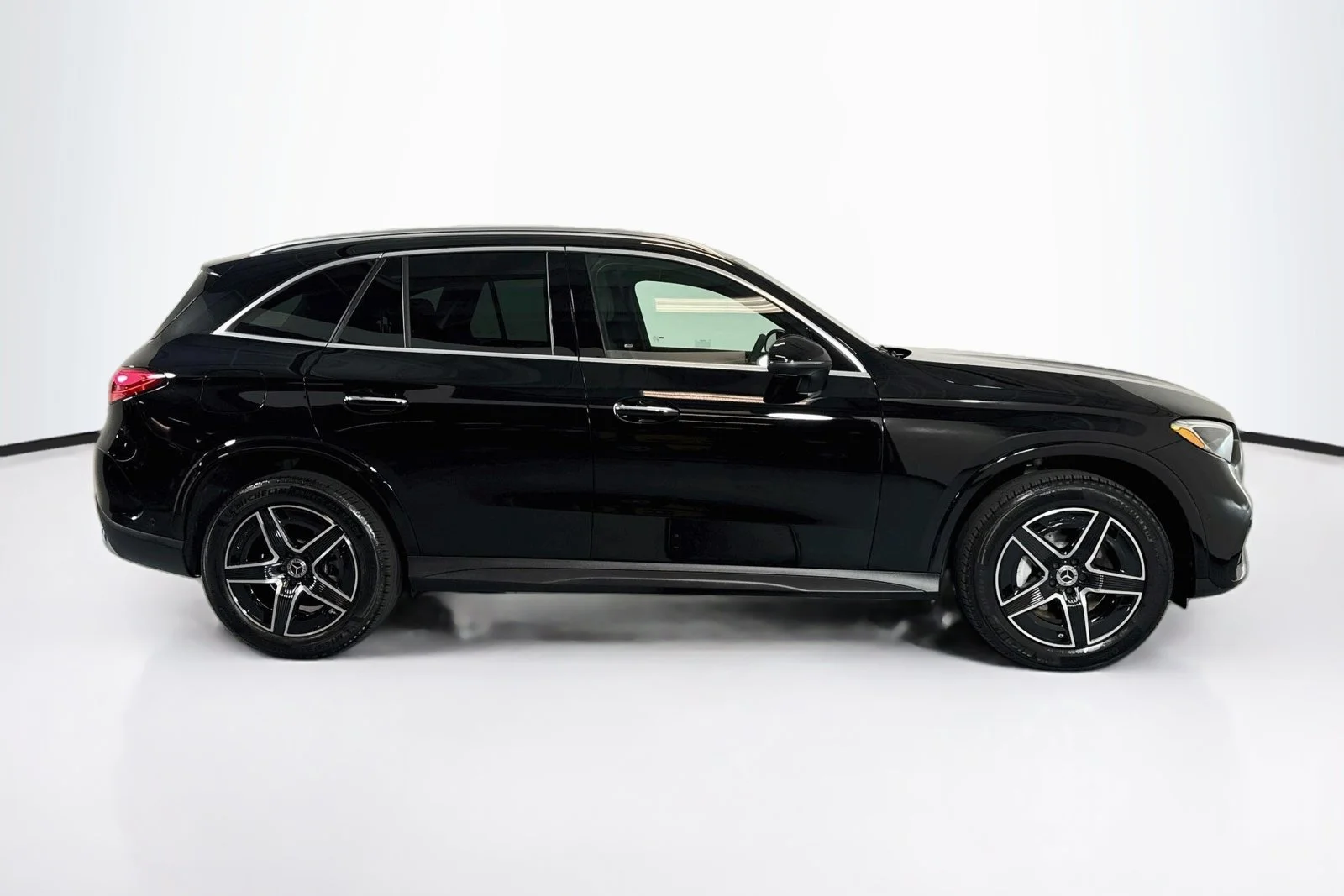 Used 2026 Black Mercedes-Benz GLC 300 image 4