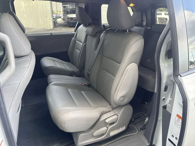 Used 2018 White Toyota XLE image 16