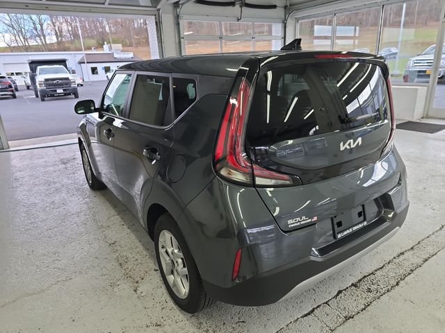 Used 2025  Kia LX image 3