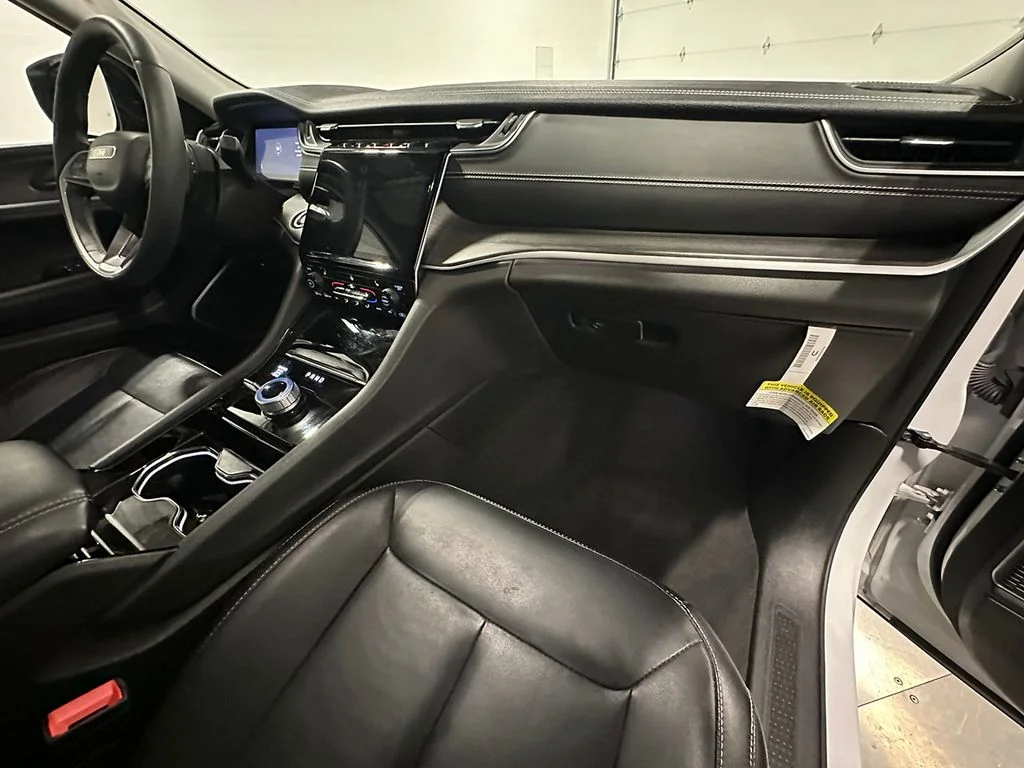 Used 2023 White Jeep Limited image 29