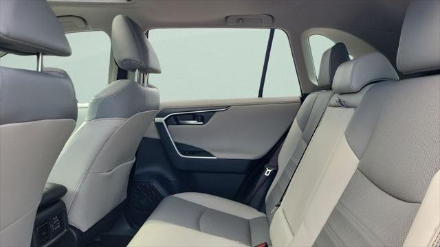 Certified Used 2019 RUBY FLARE PEARL Toyota  image 10