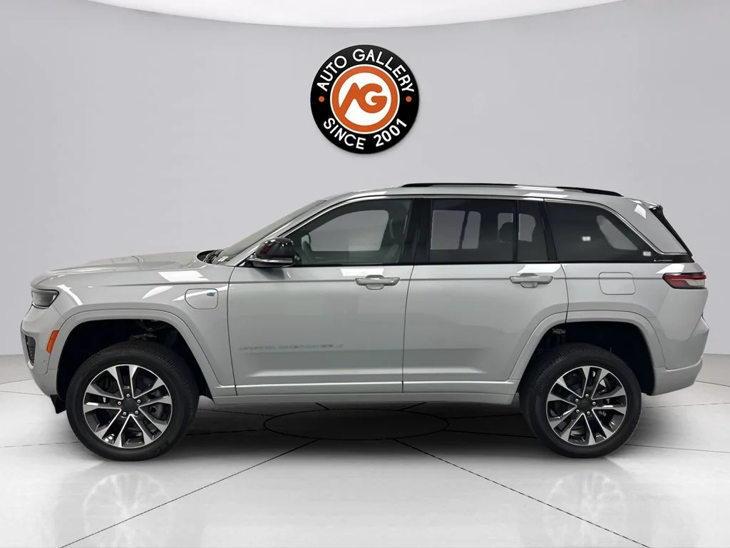 Used 2022 Silver Jeep Overland 4xe image 4
