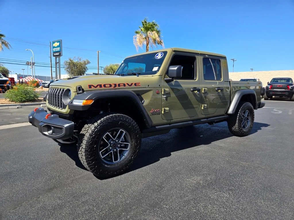 Used 2026 Green Jeep Mojave image 2