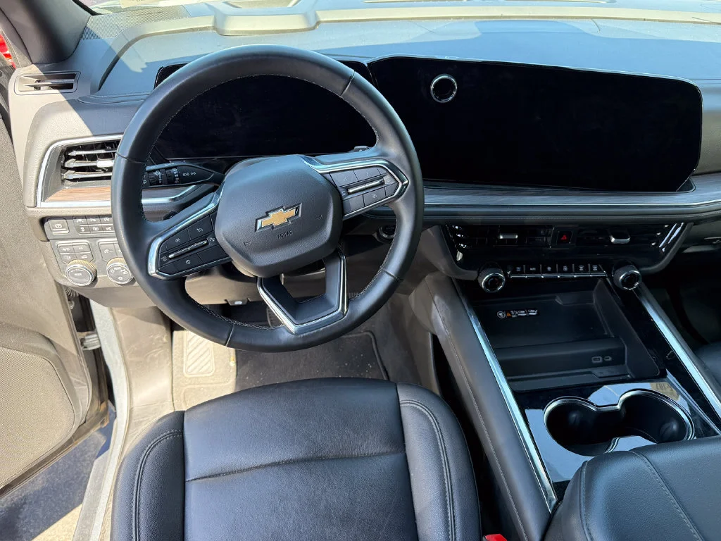 Used 2025 Sterling Gray Metallic Chevrolet LT image 26
