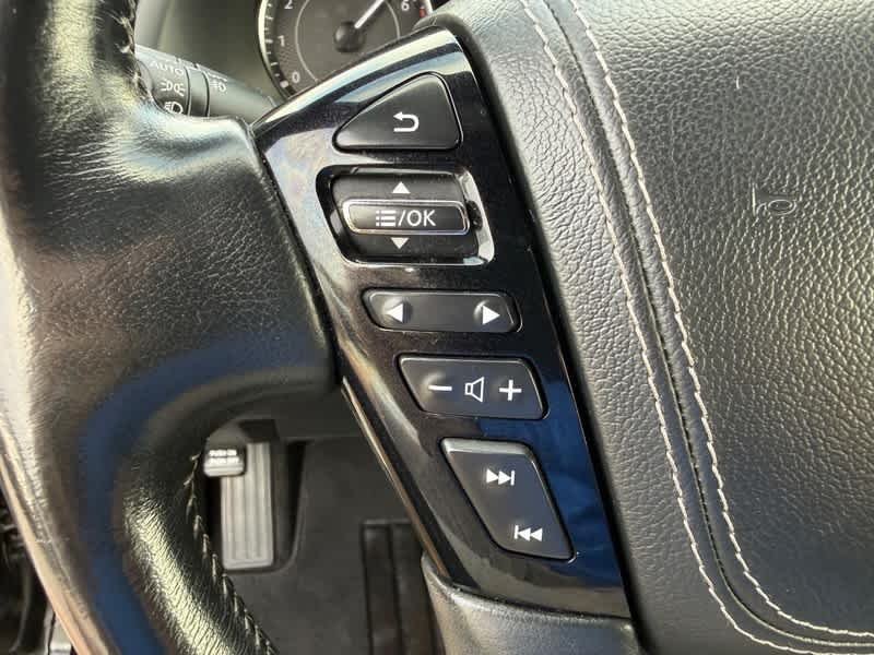 Used 2021 Super Black Nissan Platinum image 16