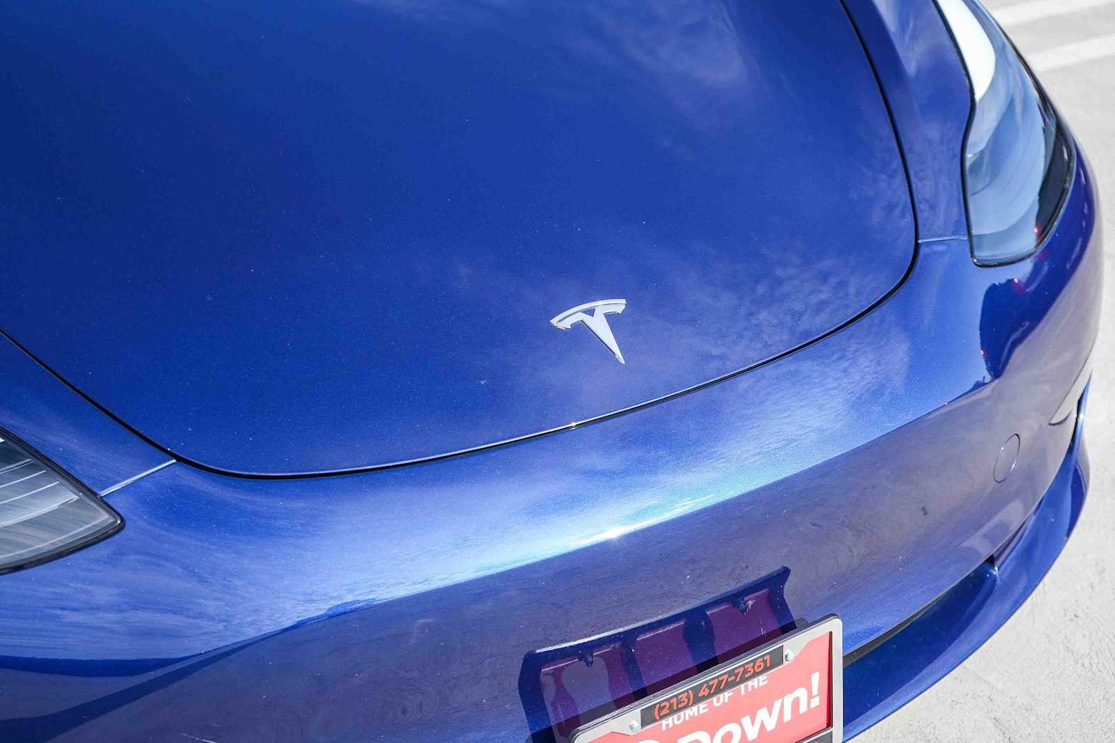 Used 2023  Tesla  image 5