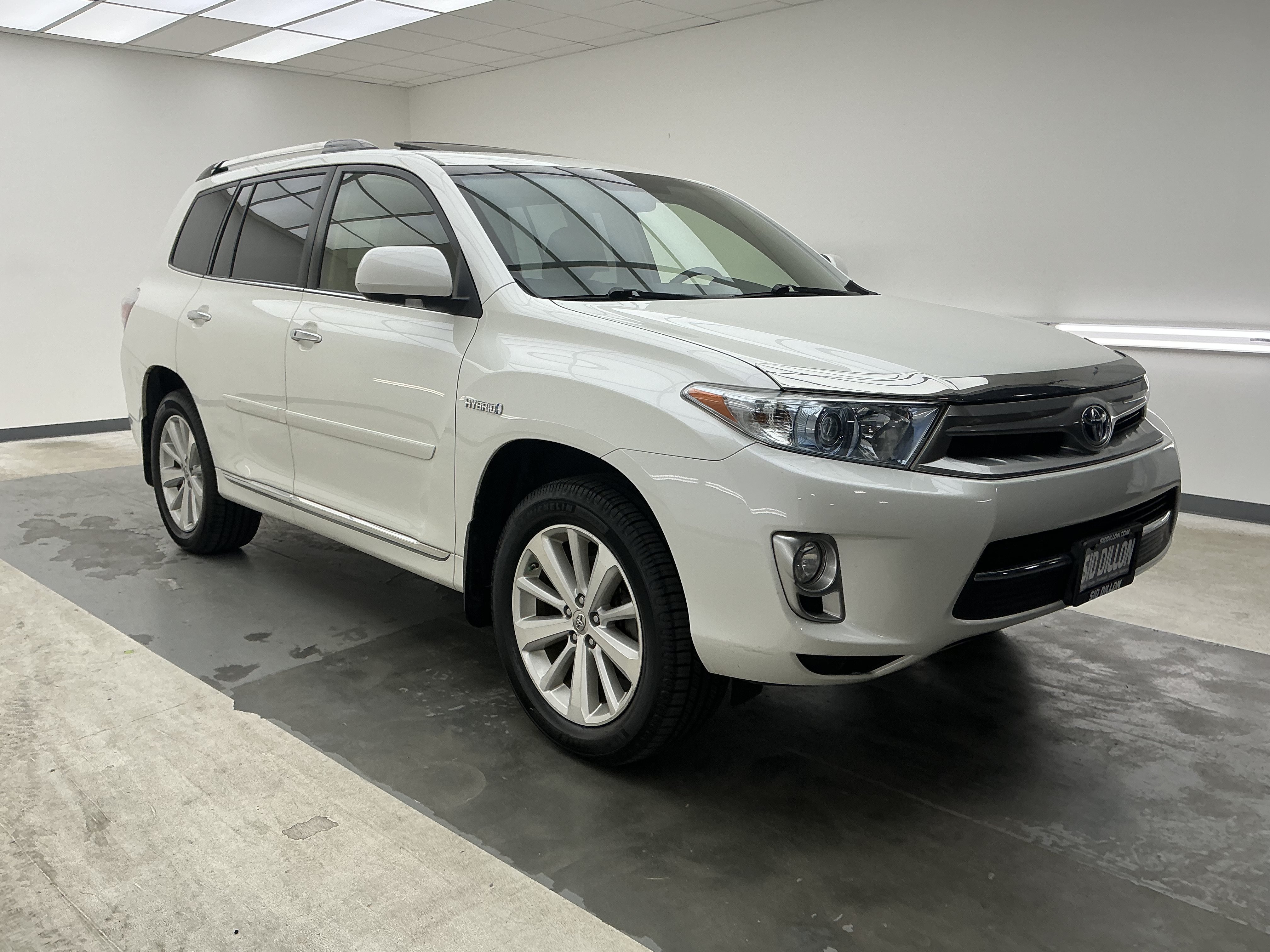 Used 2013 Blizzard Pearl Toyota Limited image 3