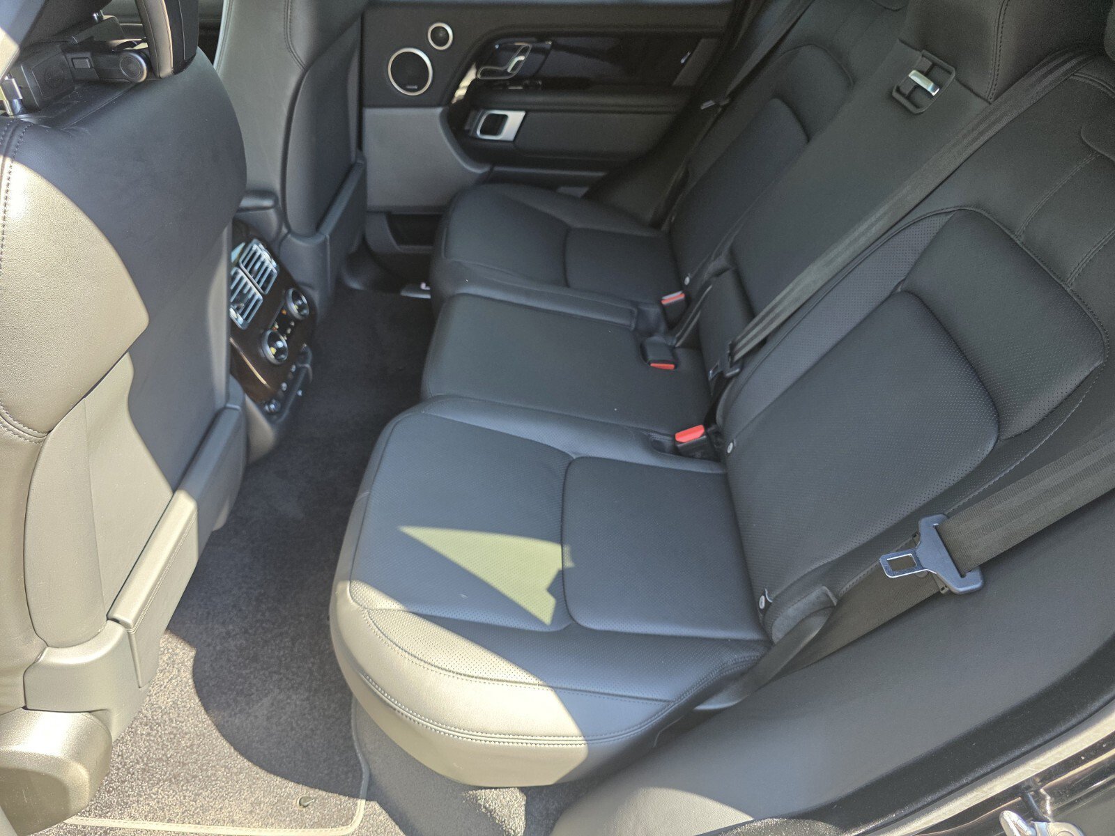 Used 2022 Santorini Black Metallic Land Rover P400 Westminster image 13