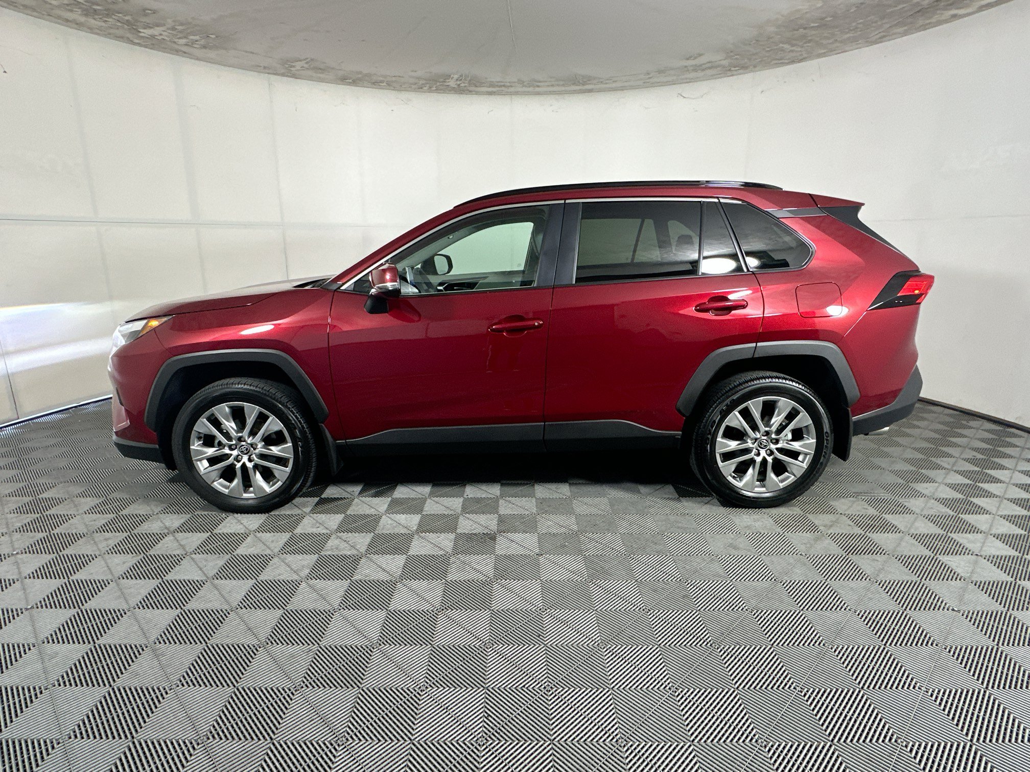 Used 2024 Pearl Toyota XLE Premium image 6