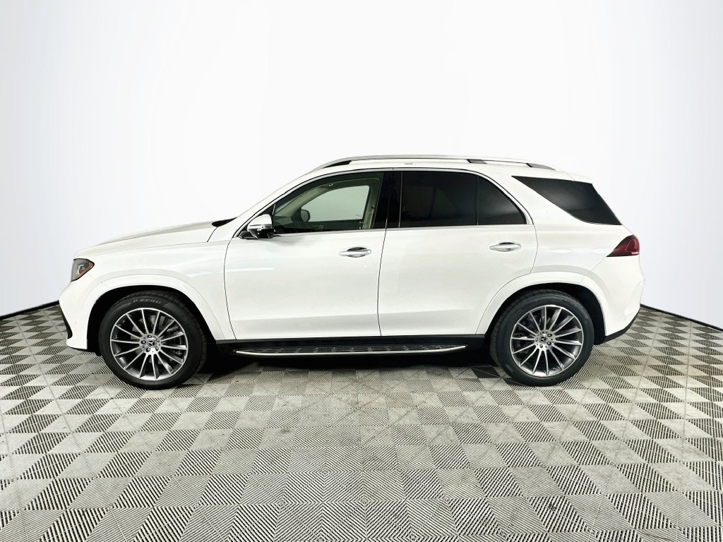 New 2027 MANUFAKTUR Moonlight White Metallic Mercedes-Benz GLE 450 image 4