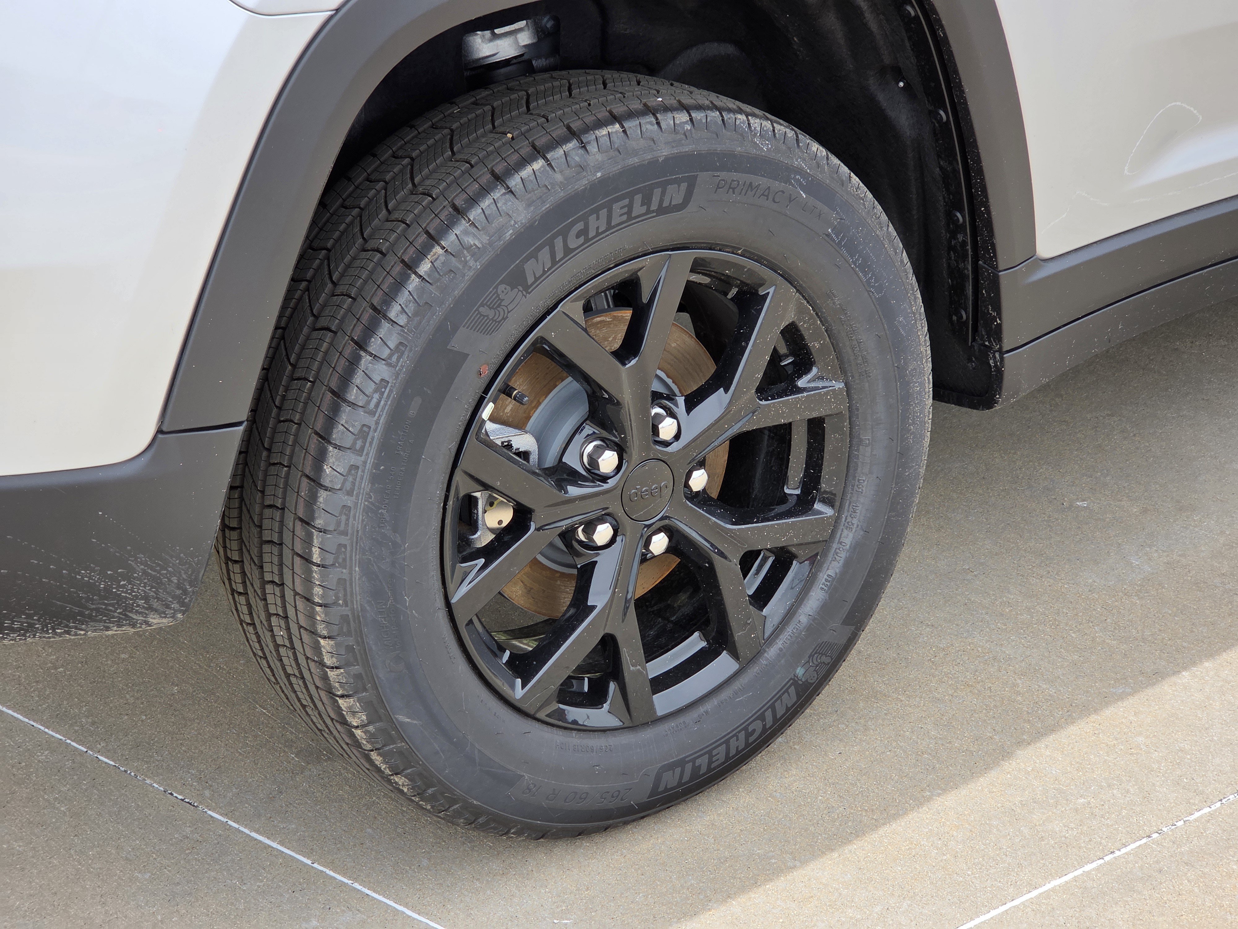 New 2026 Silver Zynith Jeep Laredo Altitude image 5
