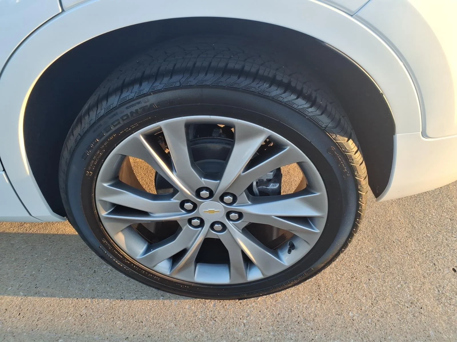 Used 2021 Iridescent Pearl Tricoat Chevrolet Premier image 17
