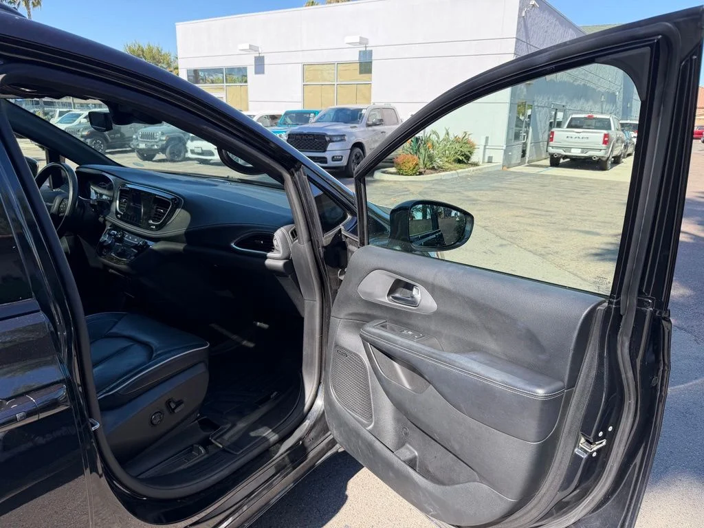Used 2019 Black Chrysler Limited image 17