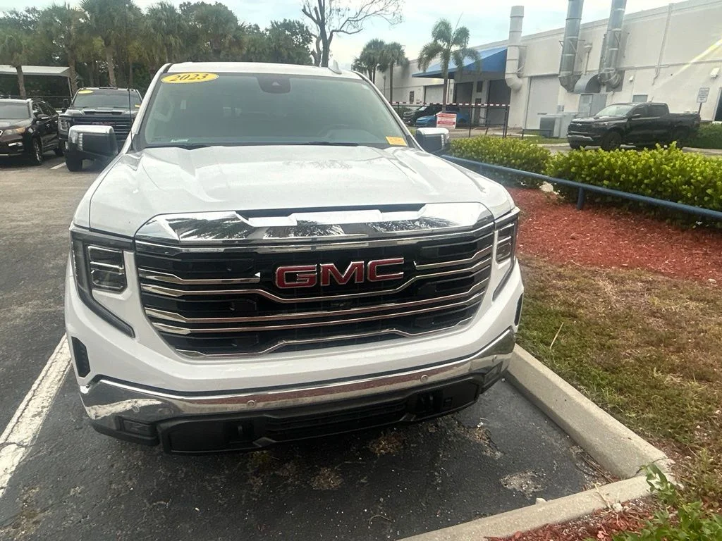 Used 2023 White GMC SLT image 2