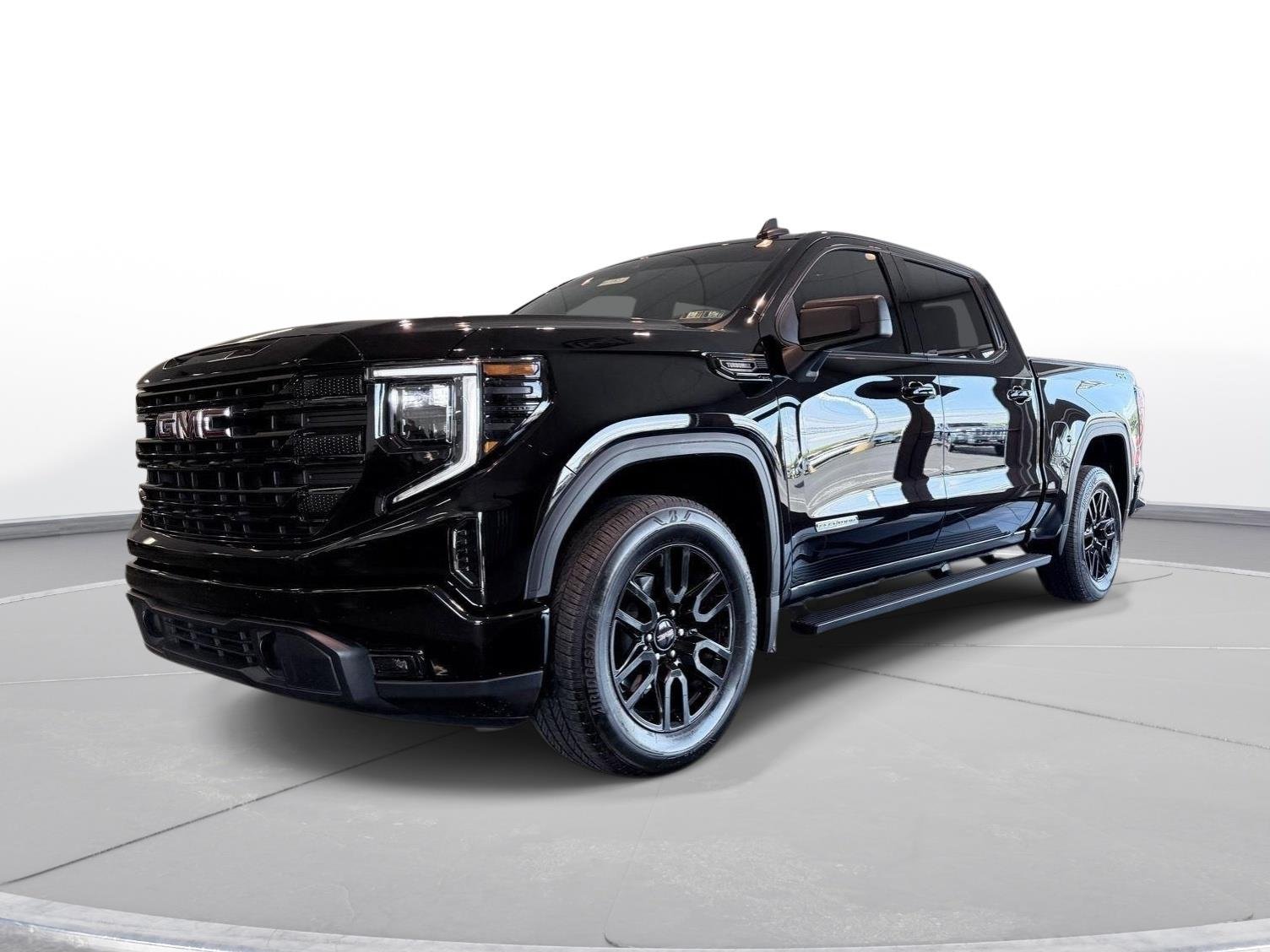Used 2024 Onyx Black GMC Elevation image 3