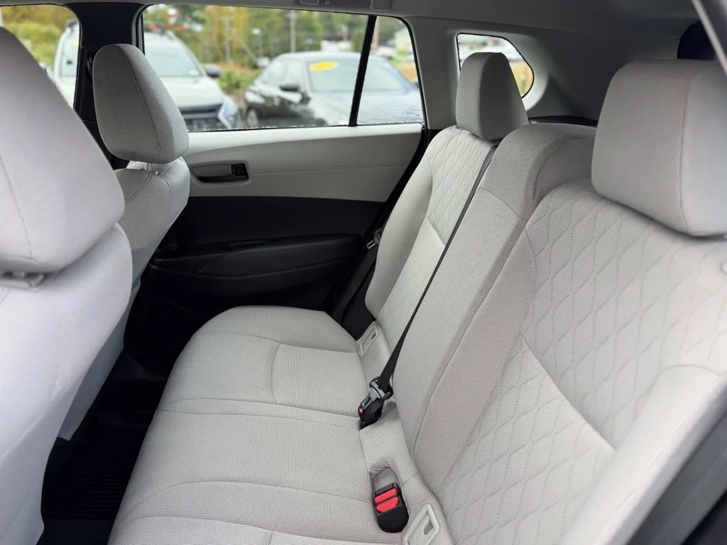 Used 2024  Toyota L image 6