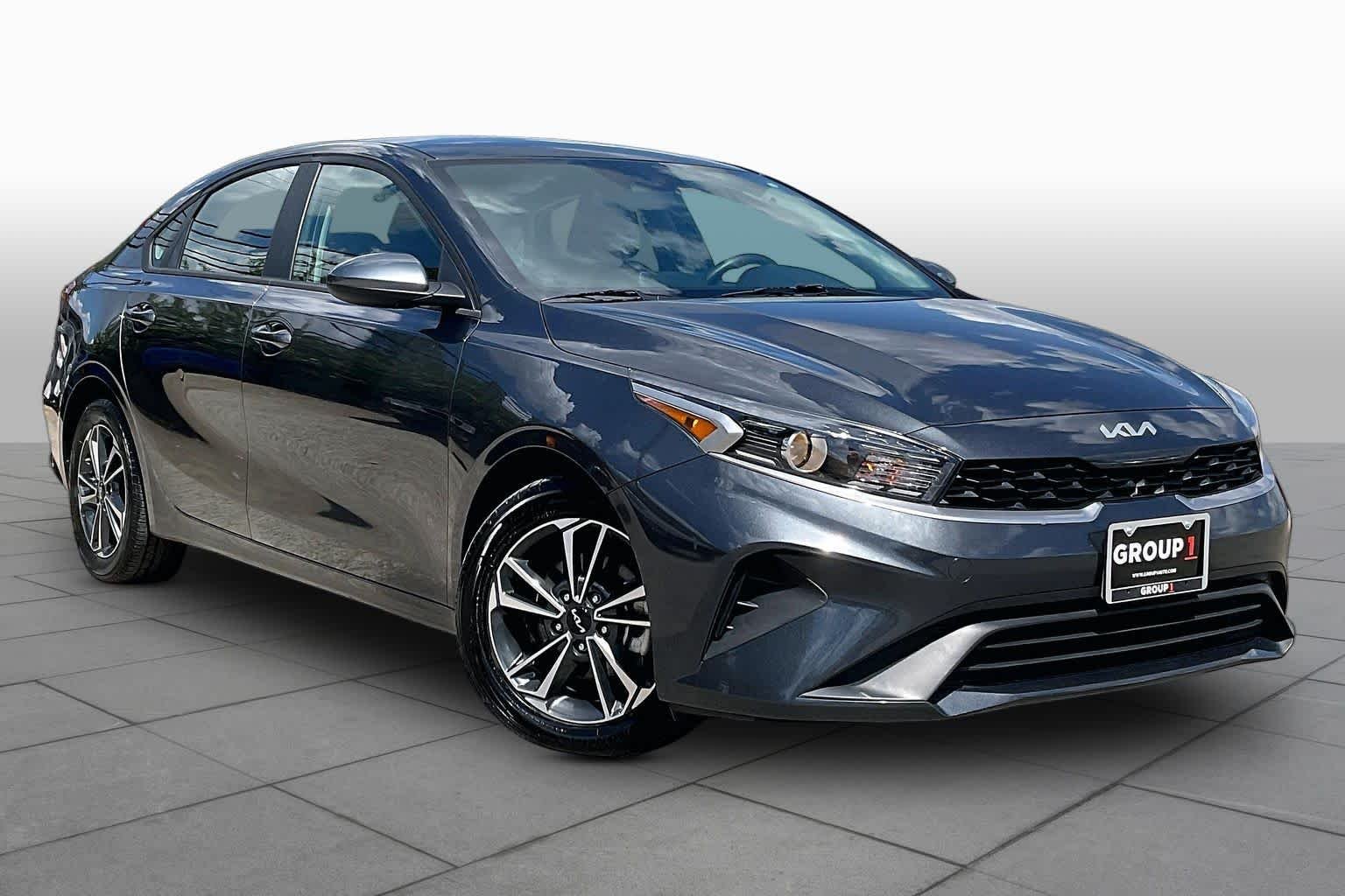 Used 2024 Gravity Gray Kia LXS image 3