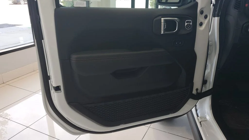New 2026 Bright White Clear-Coat Exterior Paint Jeep Moab 392 image 21