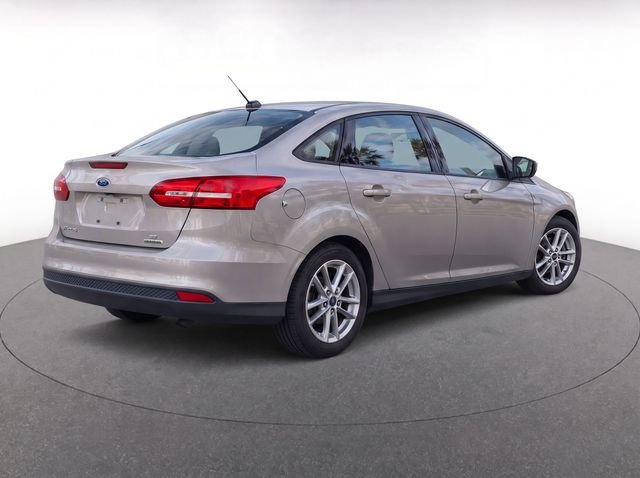 Used 2016  Ford SE image 4