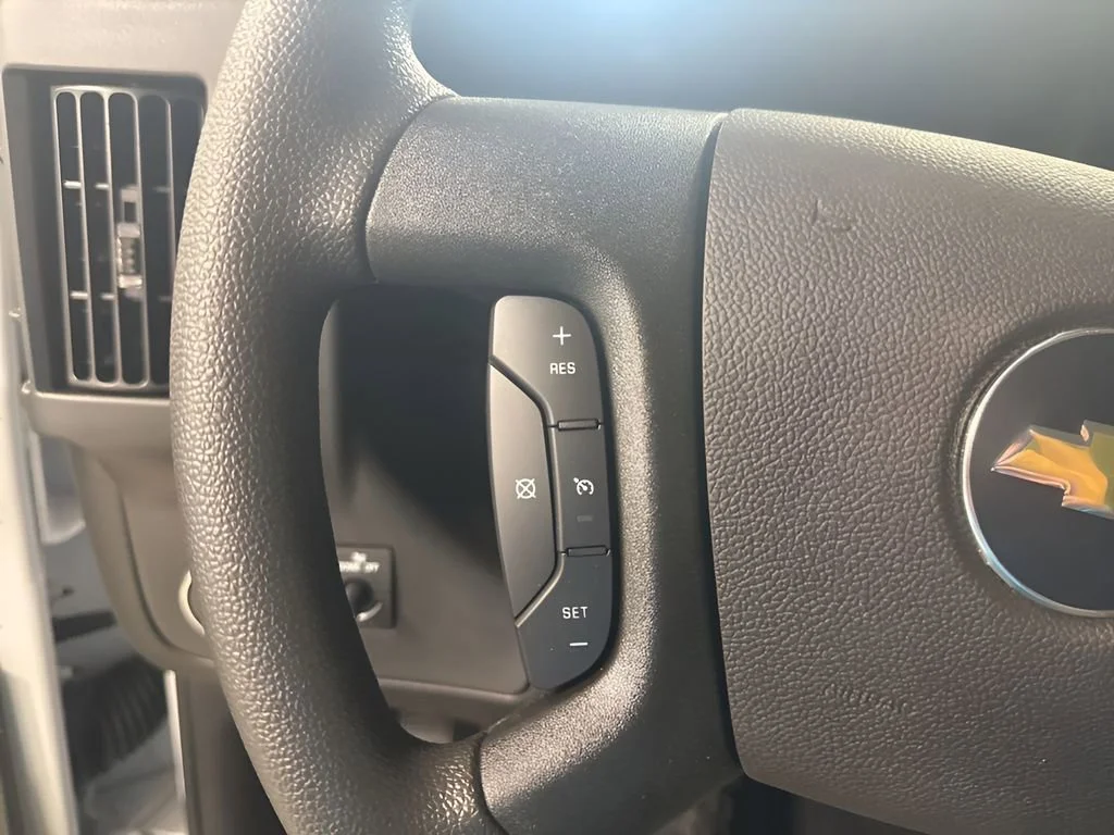 2025 Chevrolet Express Cargo Work Van - Photo 15