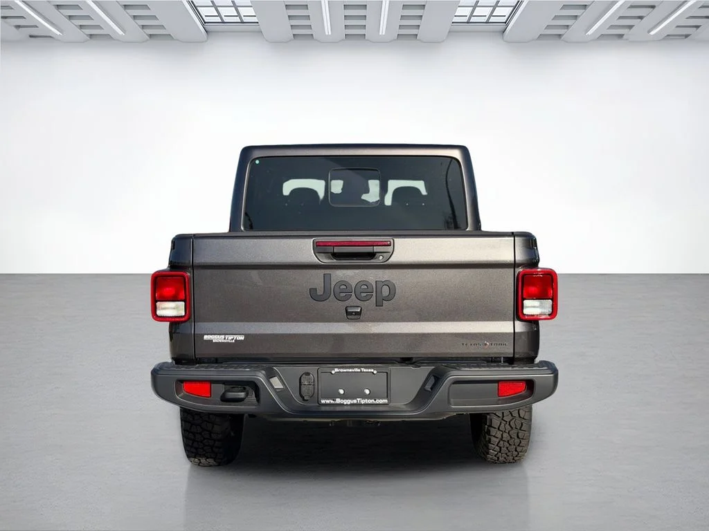 New 2026 Granite Crystal Metallic Clear-Coat Exterior Paint Jeep Texas Trail image 4