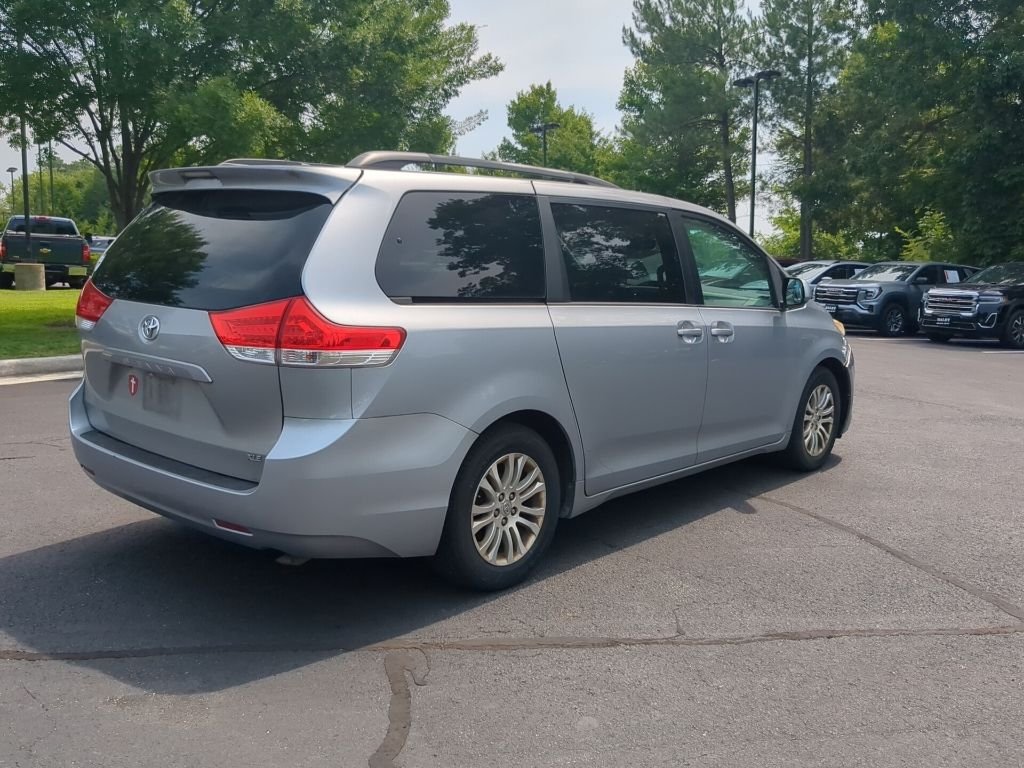 Used 2012 Silver Toyota XLE image 5