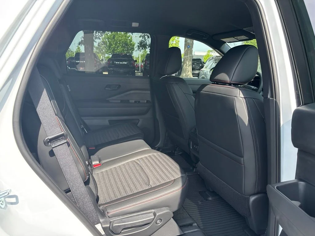 New 2026 Everest White Pearl TriCoat Nissan Rock Creek® image 19