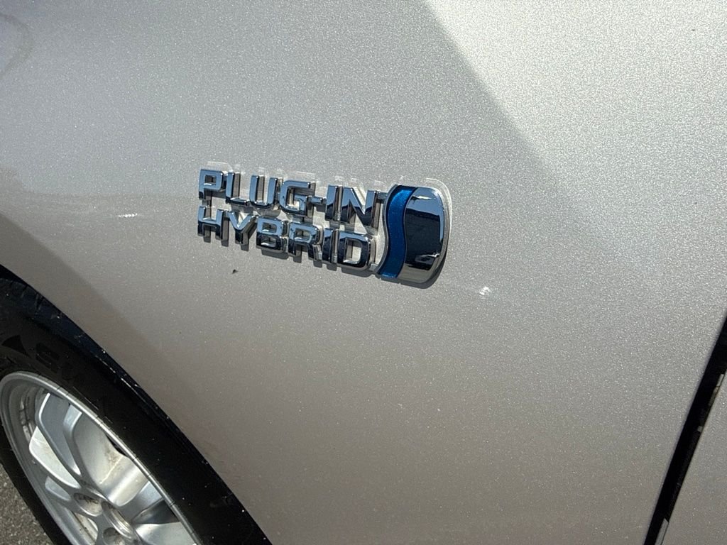 Used 2020 Silver Toyota XLE image 9