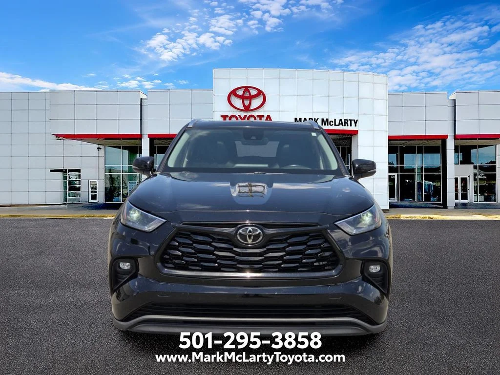 Used 2021 Black Toyota XLE image 8