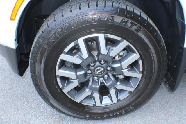 Used 2023 Glacier White Nissan SV image 7