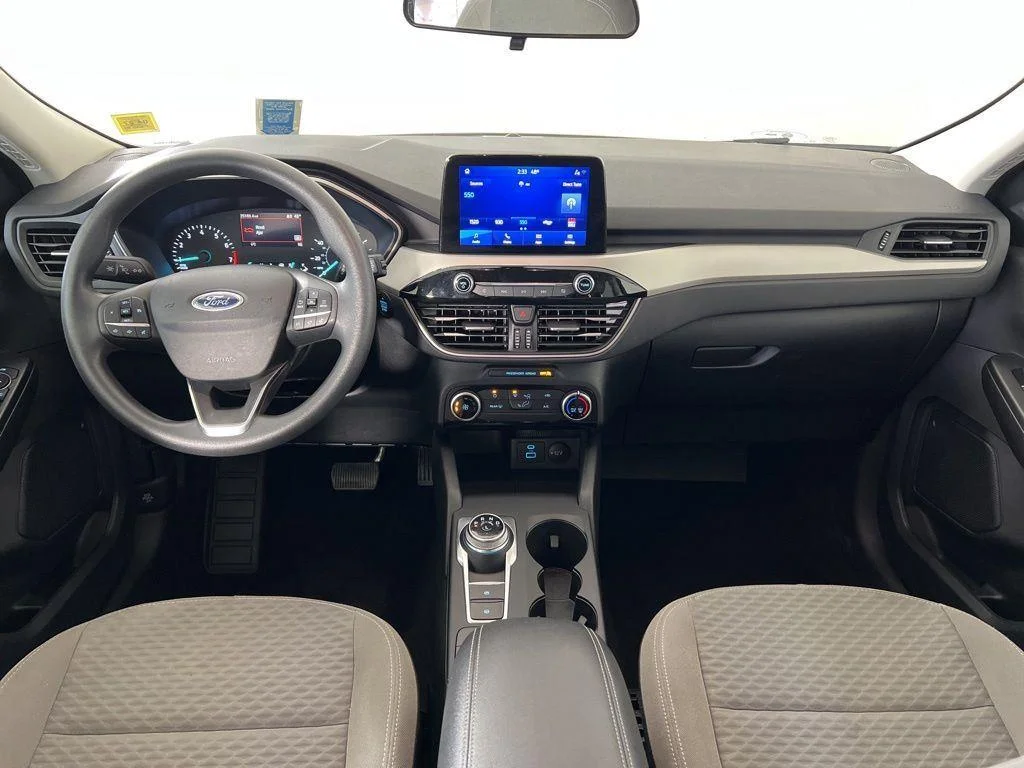 Used 2022 White Metallic Ford SE image 26