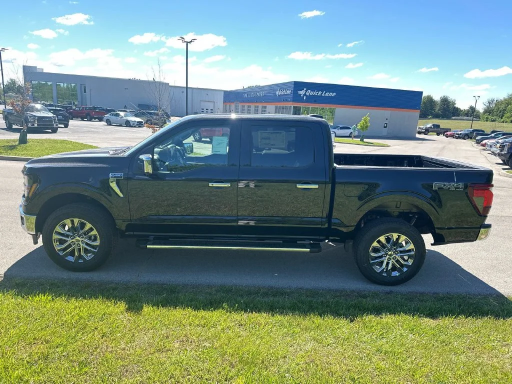 New 2026 Black Ford XLT image 4
