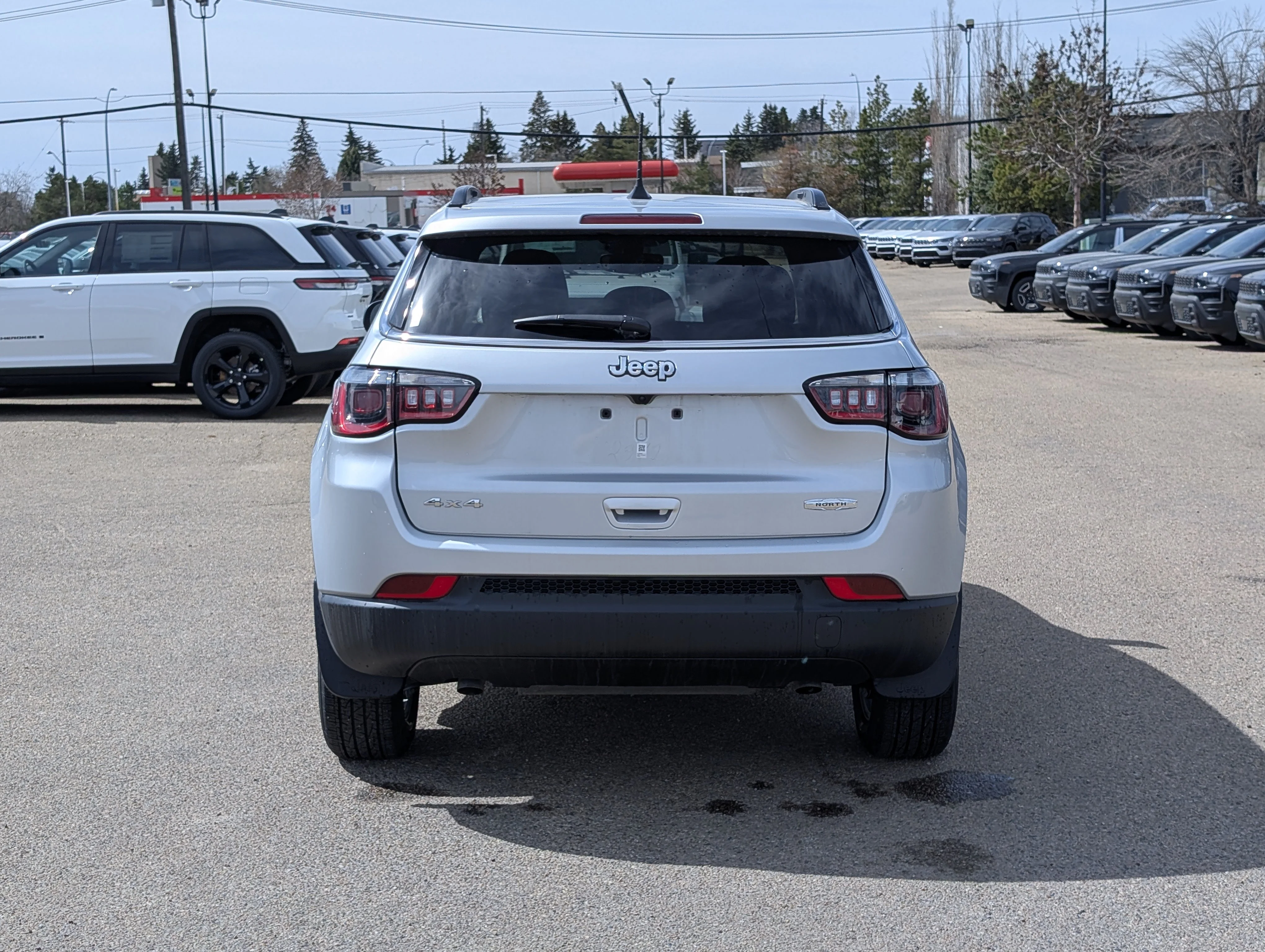 New 2025 Silver Zynith Metallic Jeep North image 5