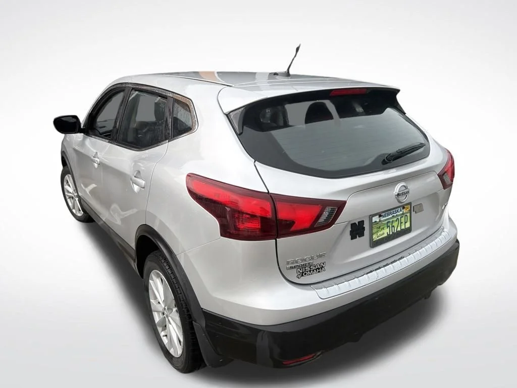 Used 2017 Silver Nissan S image 4