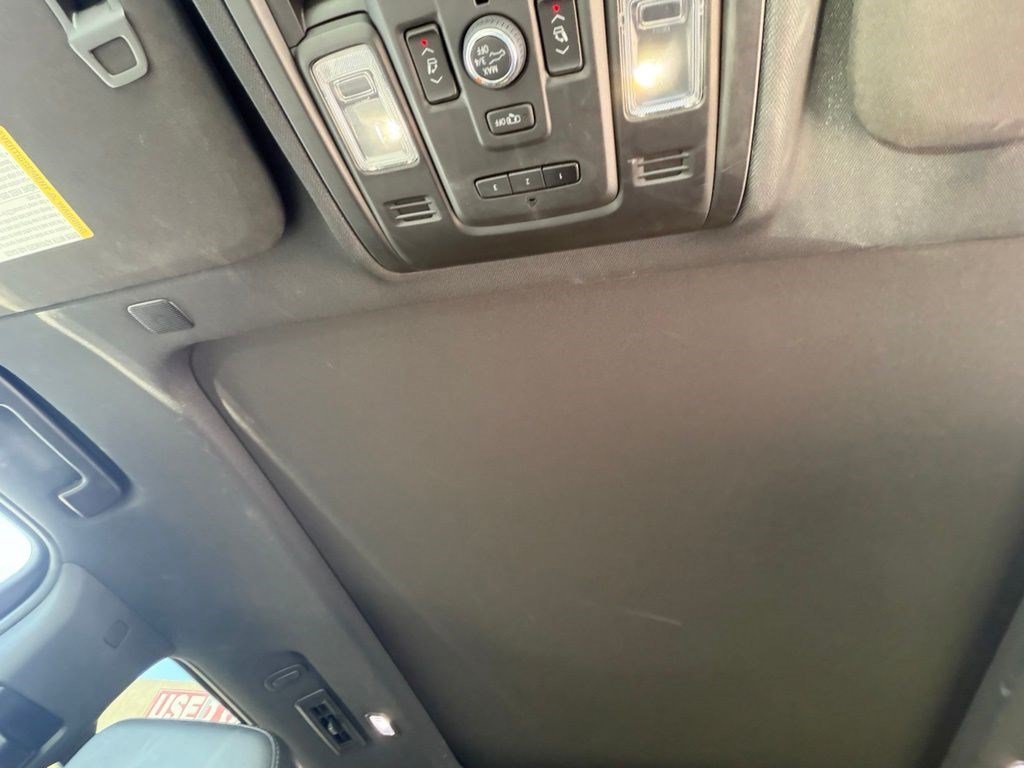 Used 2022 Summit White Chevrolet Z71 image 19