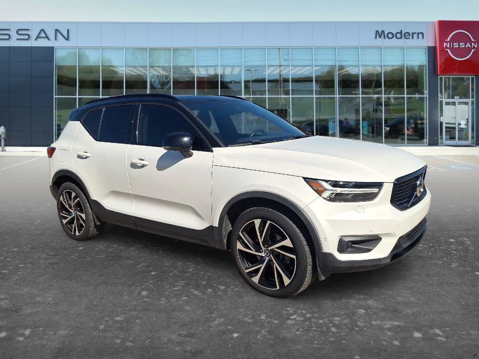 Used 2021 Crystal White Volvo R-Design image 3
