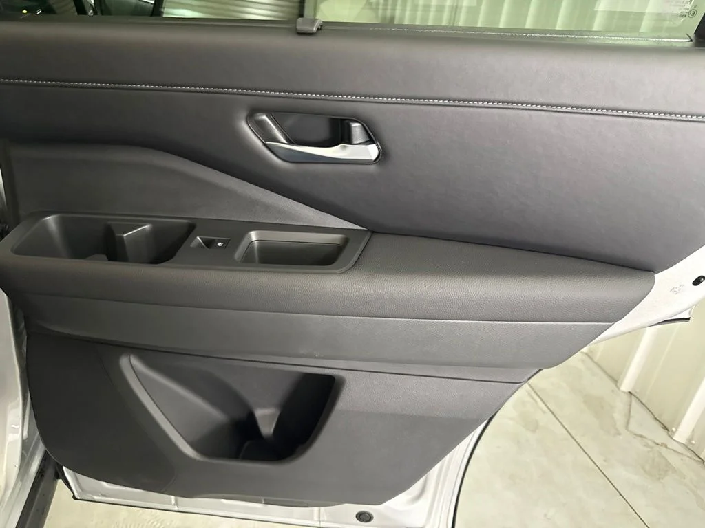 Used 2025 Brilliant Silver Metallic Nissan SL image 19
