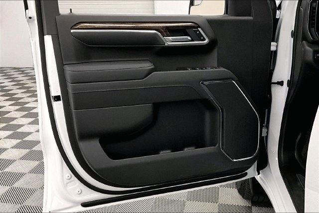 Used 2026 Summit White GMC SLE image 20