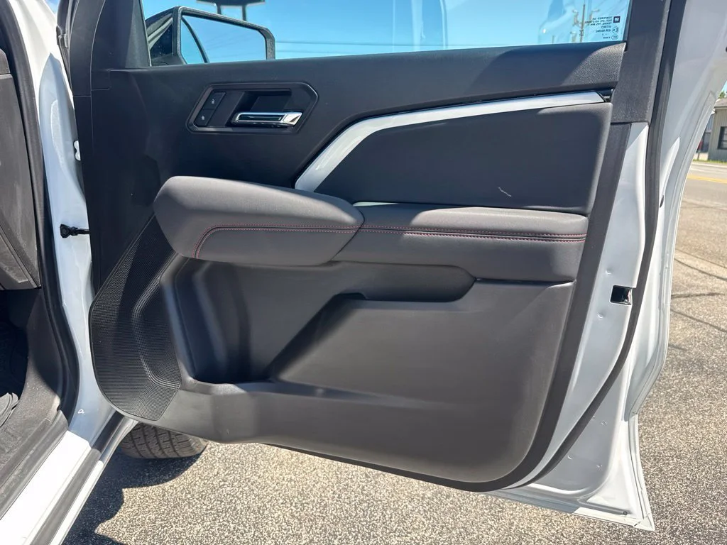 Used 2023 Summit White Chevrolet Z71 image 23