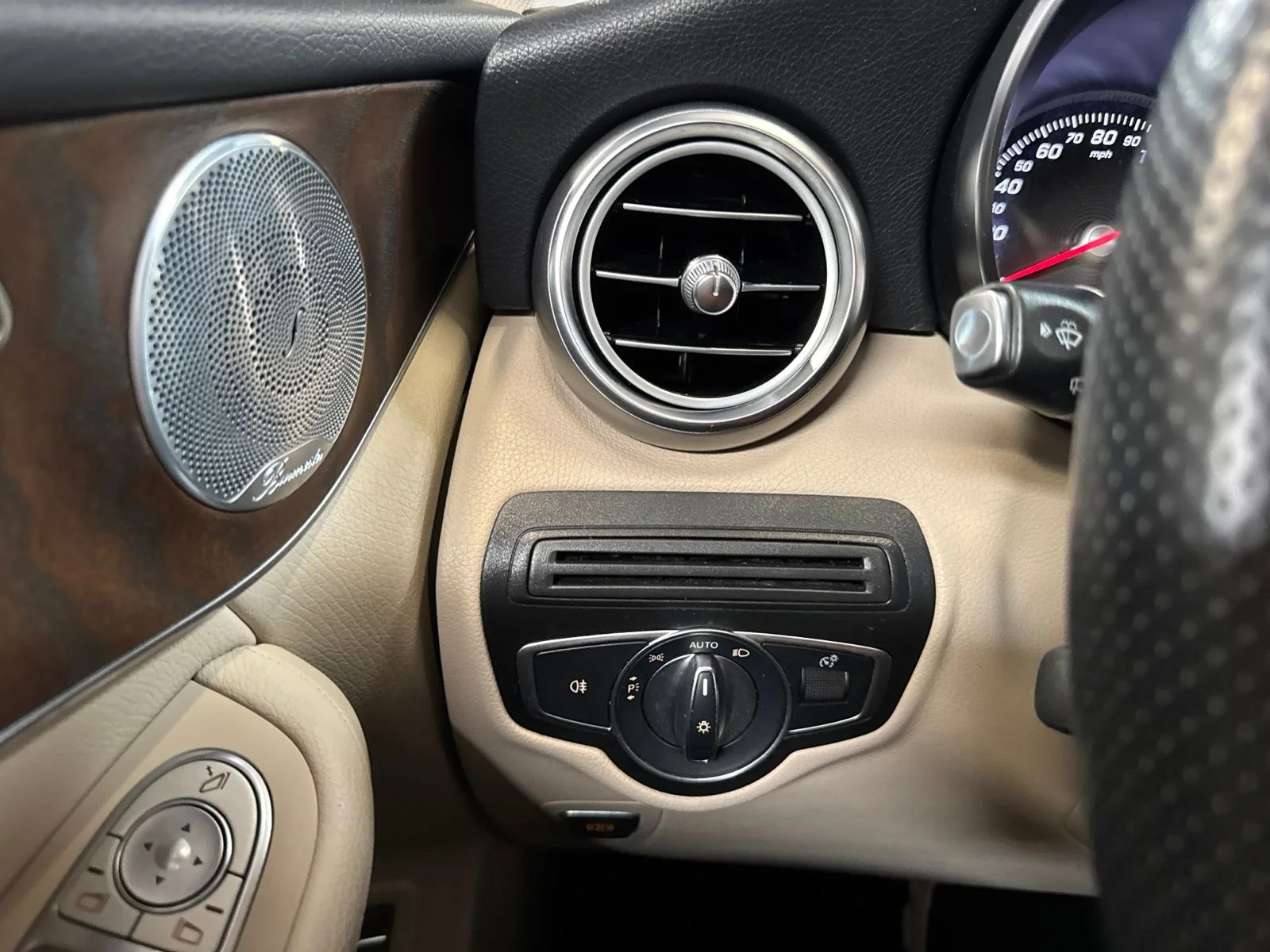 Used 2019 White Mercedes-Benz GLC 300 image 35